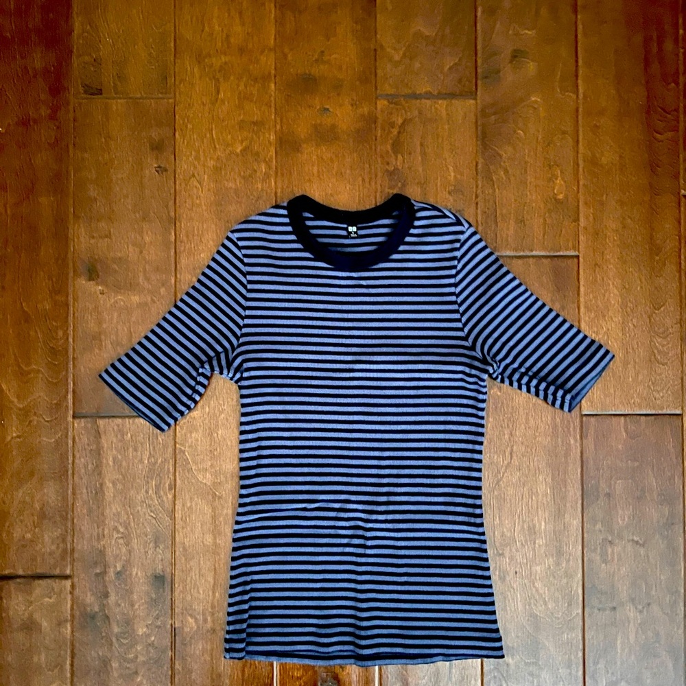 Uniqlo navy blue striped fitted shirt. Size Medium.